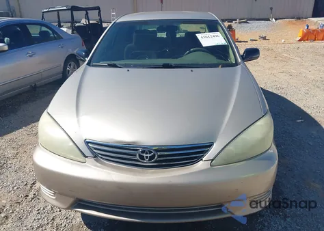 2005 Toyota Camry Le z USA, uszkodzony, nr VIN 4T1BE32K05U556153